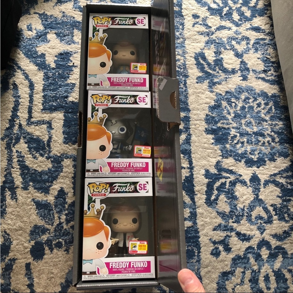 NEW IN ORIGINAL BOX SDCC 2018 FUNDAYS Locker w 3 Freddy Funk